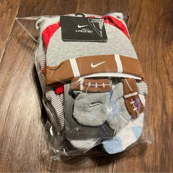 Carter's Nike & Others Infant Clothing Swaddles Lot Newborn - Picture 8 of 8